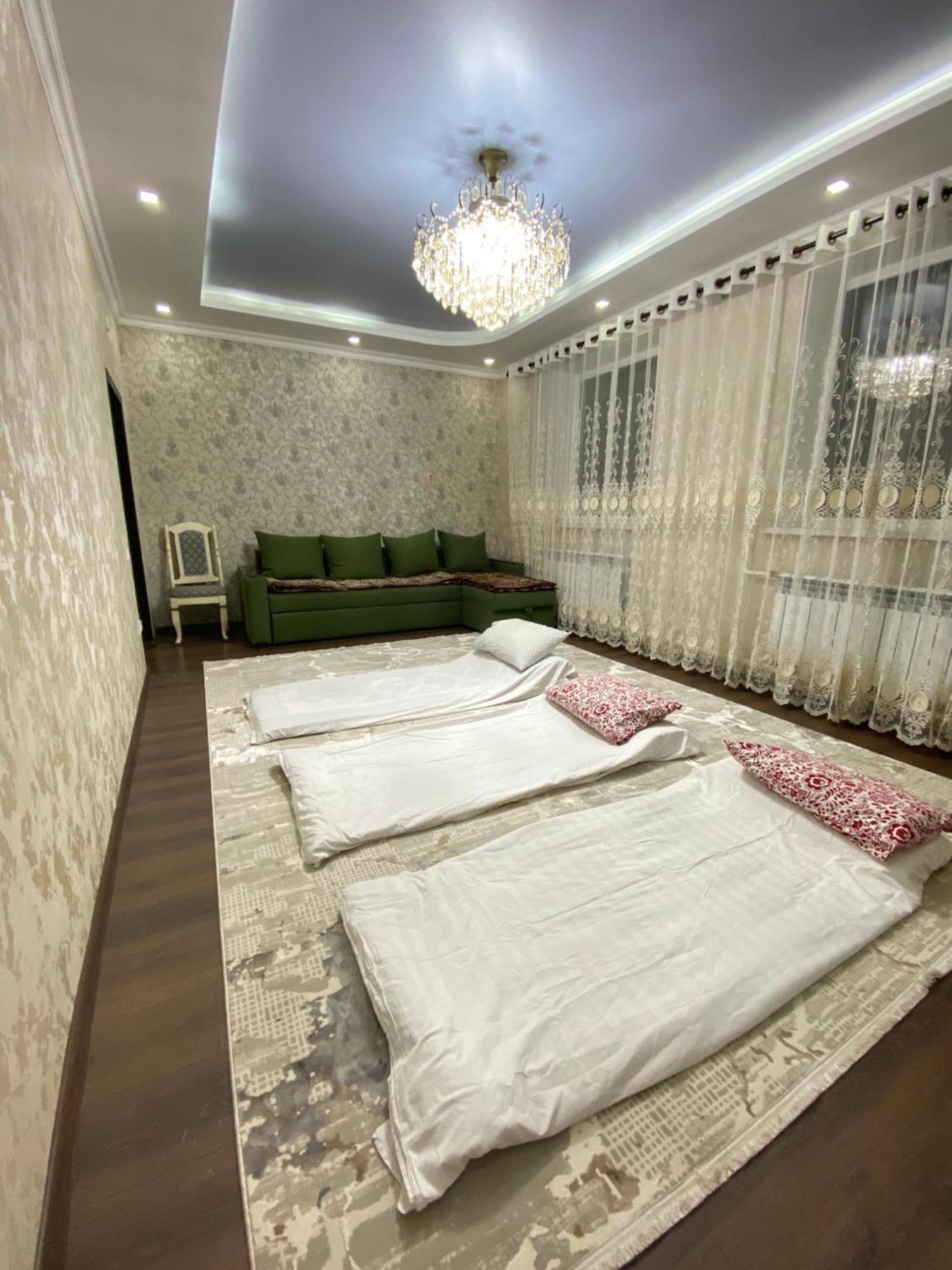 Guest House Glover Karakol Luaran gambar