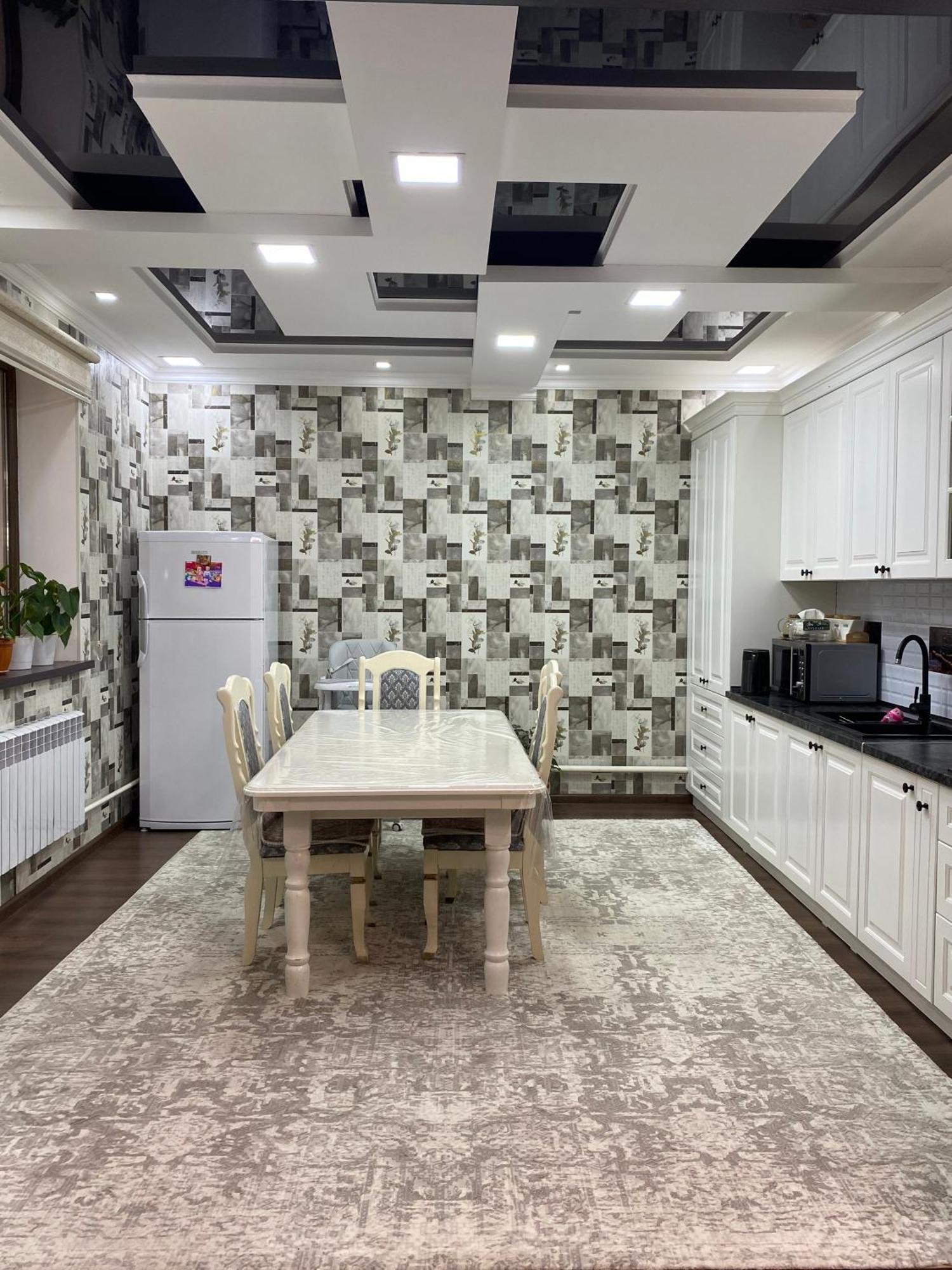 Guest House Glover Karakol Luaran gambar