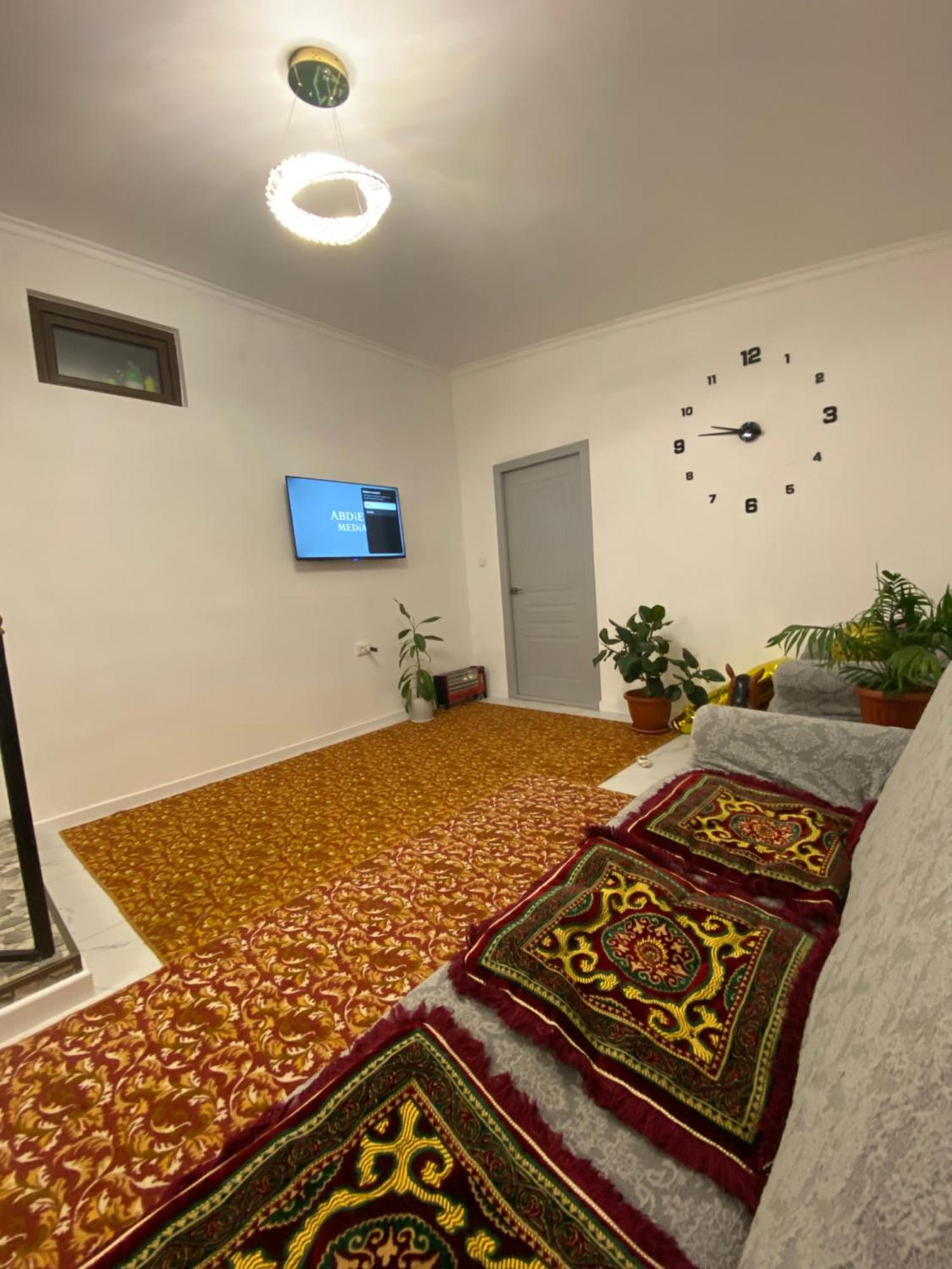 Guest House Glover Karakol Luaran gambar